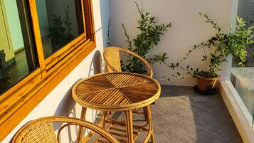 Family Room (Free Drop Off to Airport) | Terrace/patio
