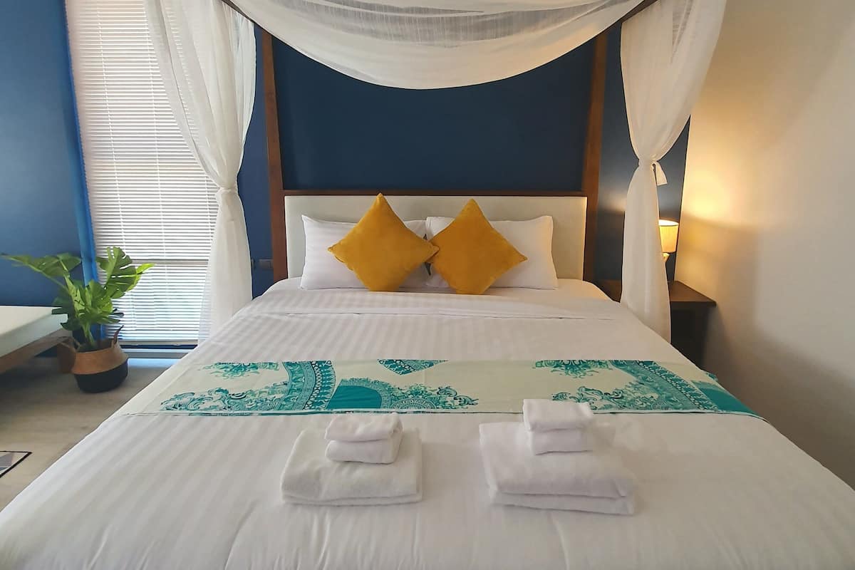 1 bedroom, premium bedding, free minibar, blackout curtains