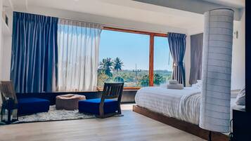 Family Room (Free Drop Off to Airport) | Premium bedding, free minibar, blackout drapes, soundproofing