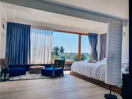 Family Room (Free Drop Off to Airport) | 高档床上用品、迷你吧（备有免费物品）、遮光窗帘、隔音