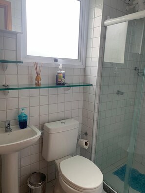 تجهيزات دش، مجففات شعر، مناشف، صابون