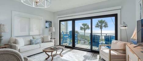 Una televisión, una oficina