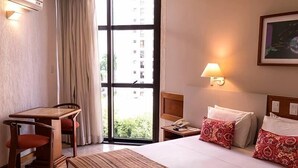 WiFi (free), individually furnished - CLH Suites Goiania (Goiania)
