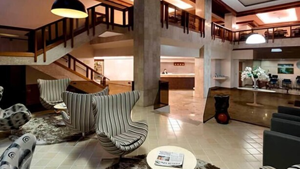 Lobby sitting area - CLH Suites Goiania (Goiania)