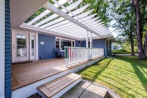 Terrace/patio - DD Ranch - Newly Renovated 10-Person Home! (Union Pier)