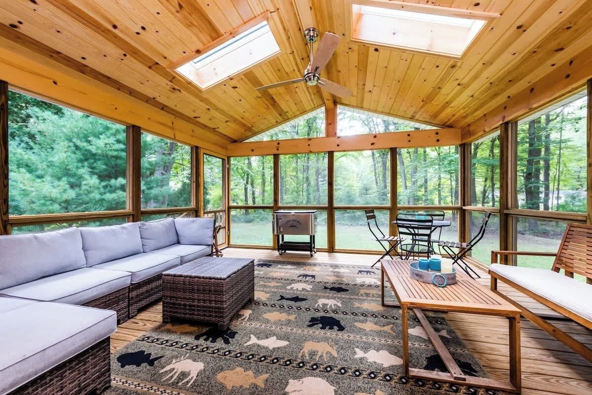 TV, fireplace, offices