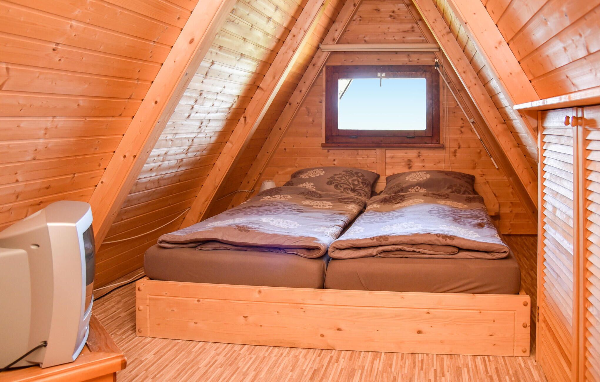 1 bedroom, travel cot, free WiFi