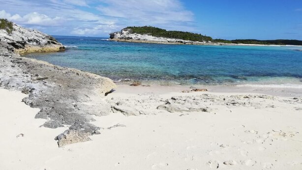 A beach with white sand, clear turquoise water, and rocky outcrops. - Cabanya Azul with view of Atlantic and small Beach within walking distance (Buckley's Settlement)