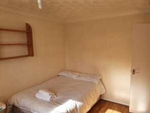 5 bedrooms, iron/ironing board, WiFi