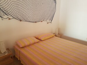 2 bedrooms, bed sheets