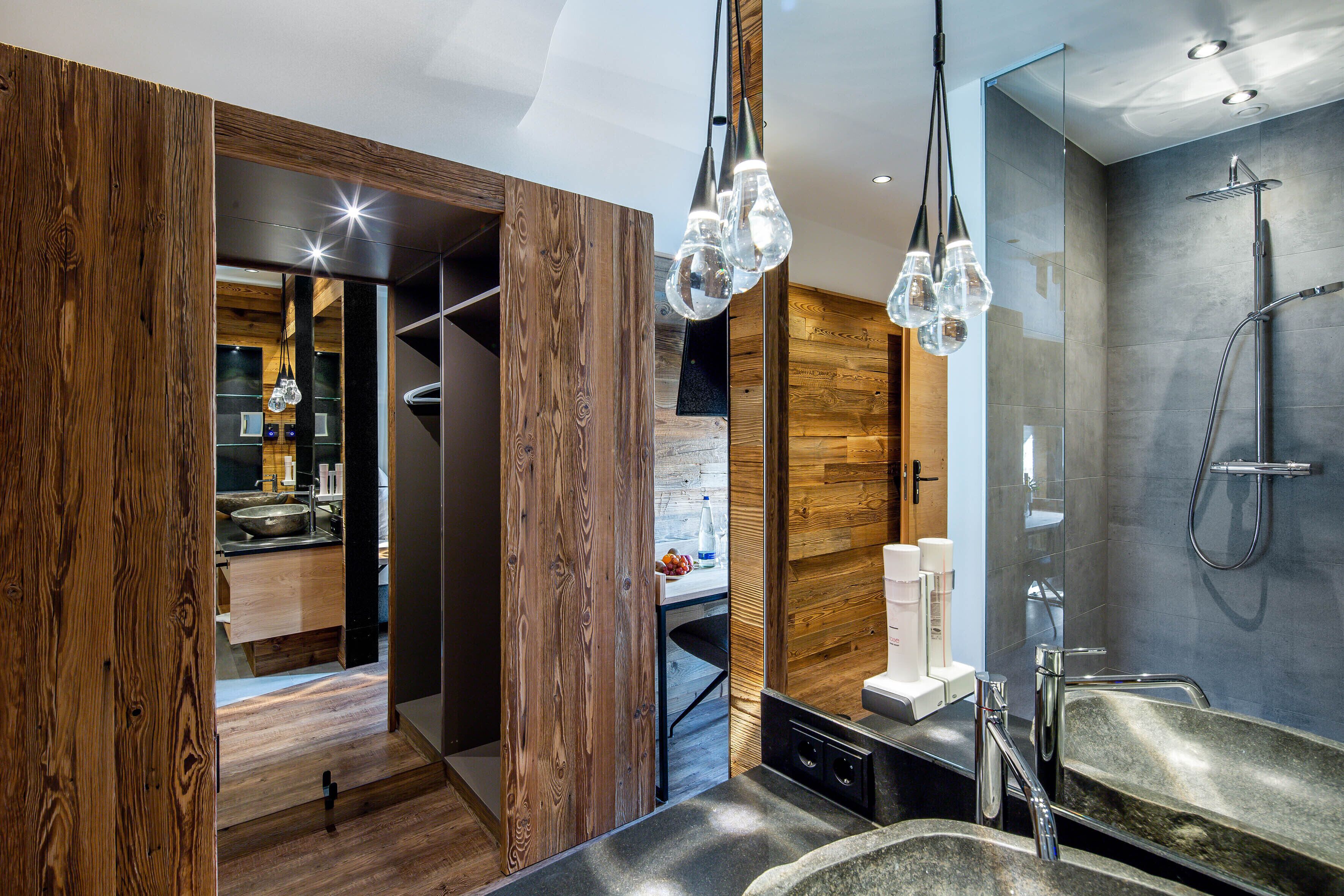 junior studio suite | bathroom sink