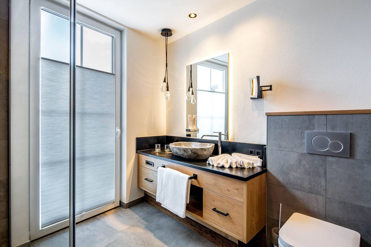 deluxe studio suite | bathroom | free toiletries, hair dryer, towels