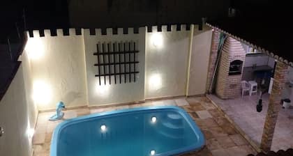 HERMOSO SOBRADO CON PISCINA PARA HASTA 10 PERSONAS.