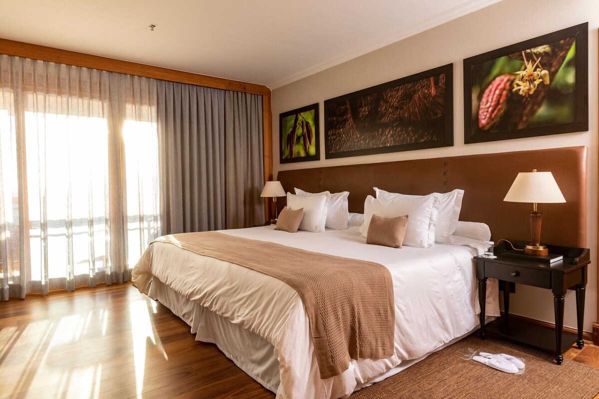Premium bedding, minibar, in-room safe, blackout drapes