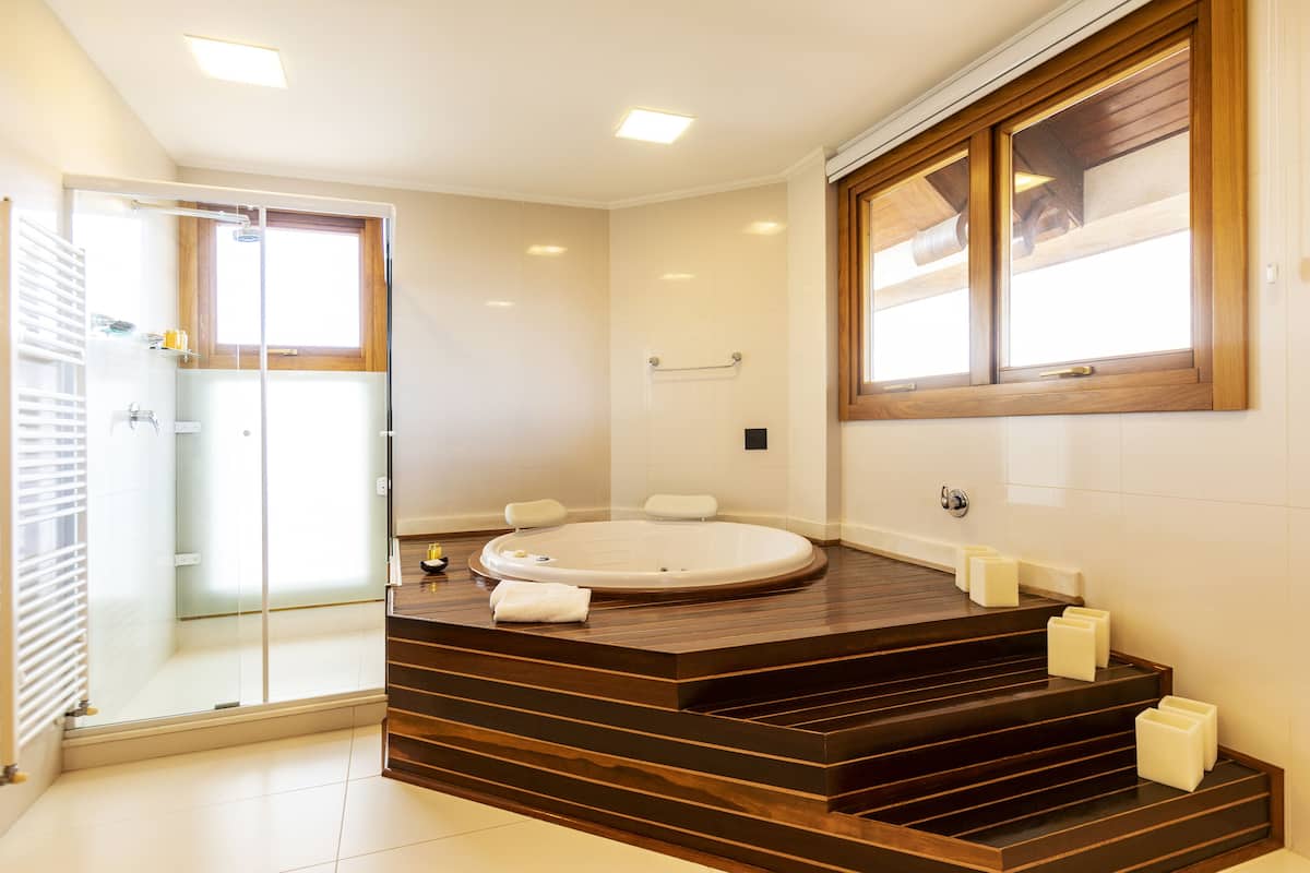 presidential suite | bathroom | shower, free toiletries, hair dryer, towels
