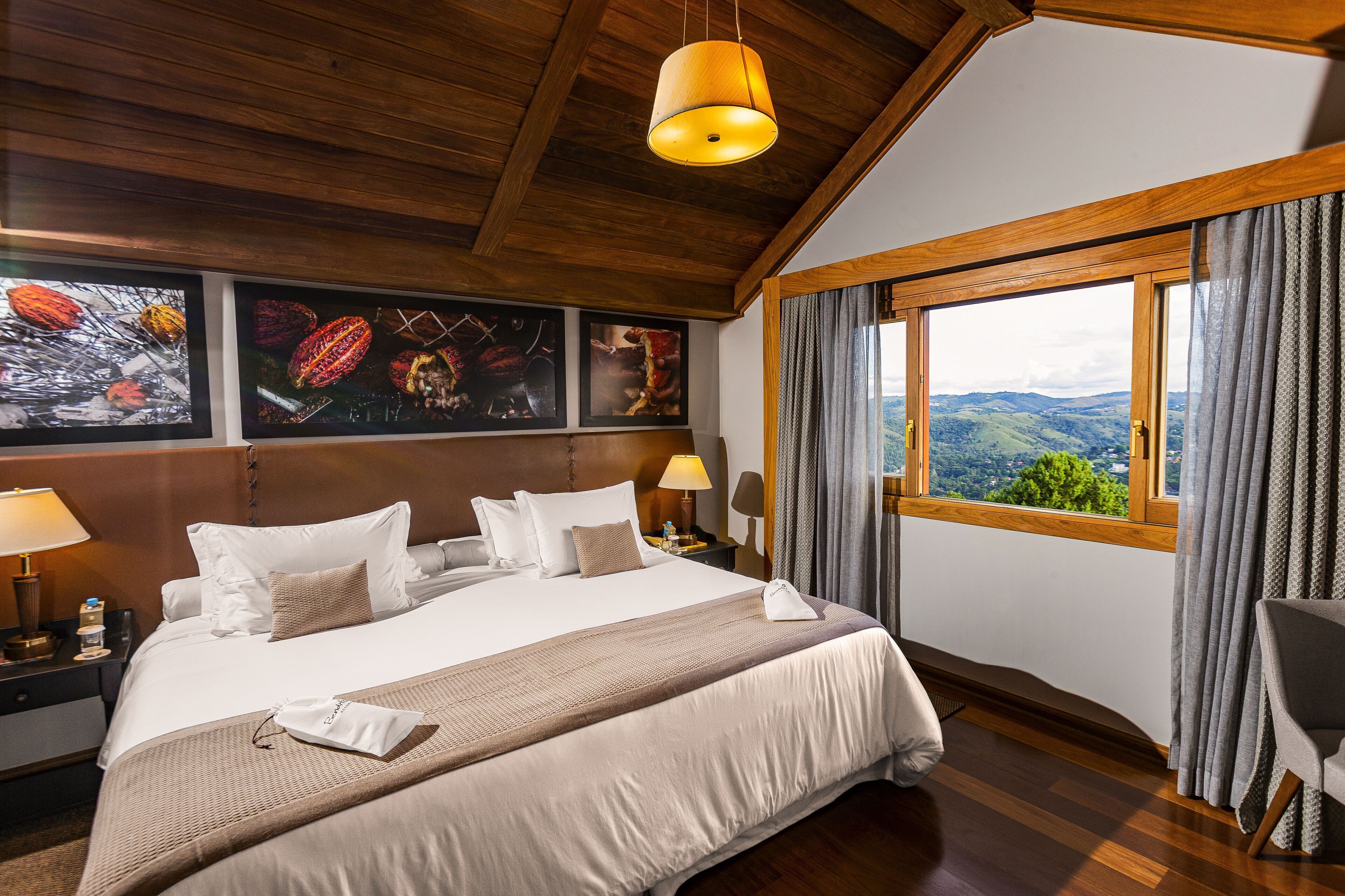 Ropa de cama de alta calidad y minibar 
