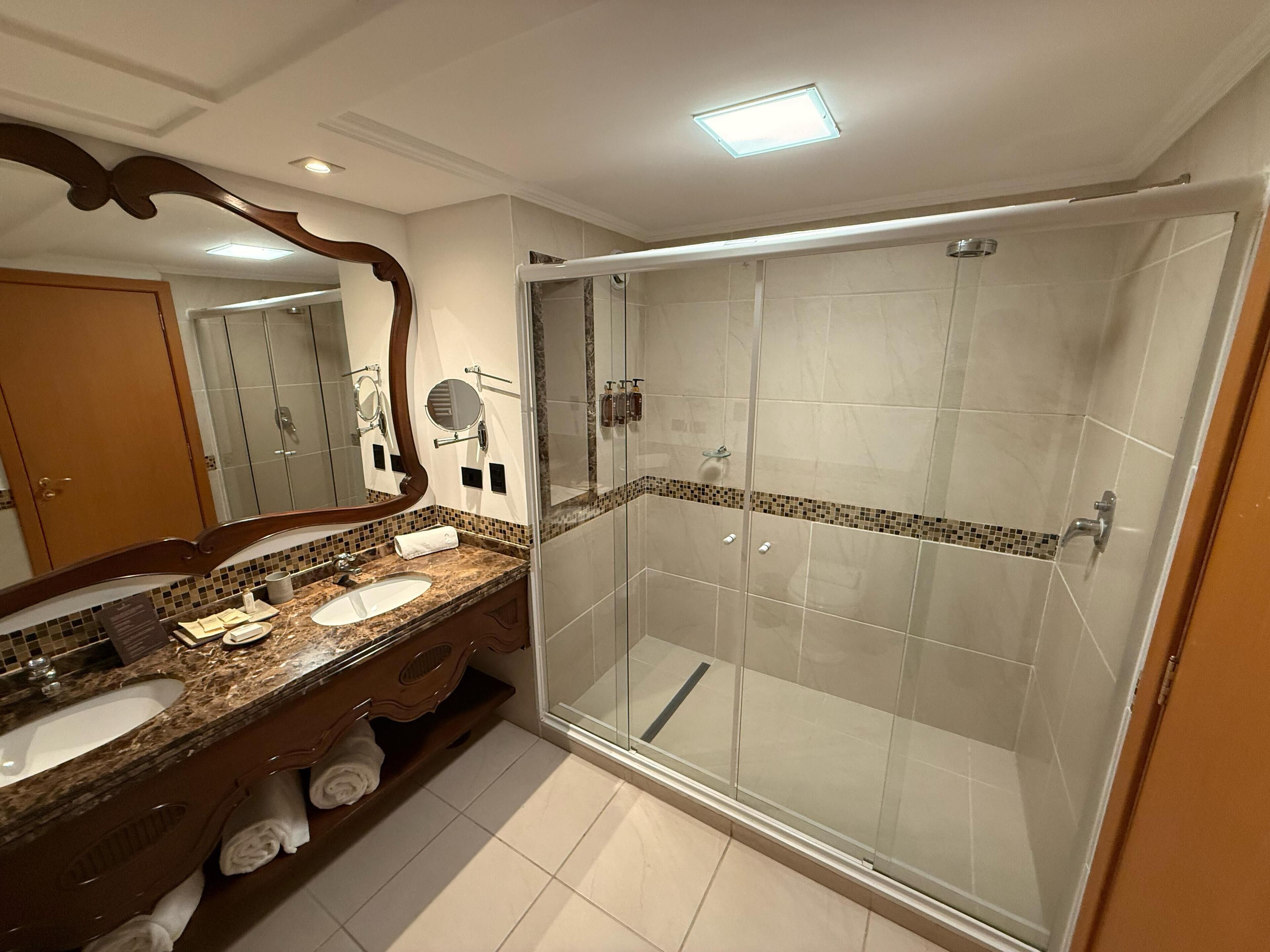 family triple room | bathroom | shower, free toiletries, hair dryer, towels