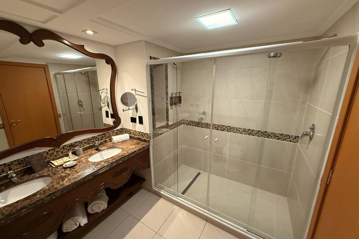 family triple room | bathroom | shower, free toiletries, hair dryer, towels