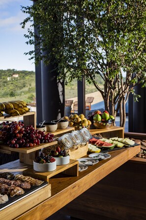 Free daily full breakfast 