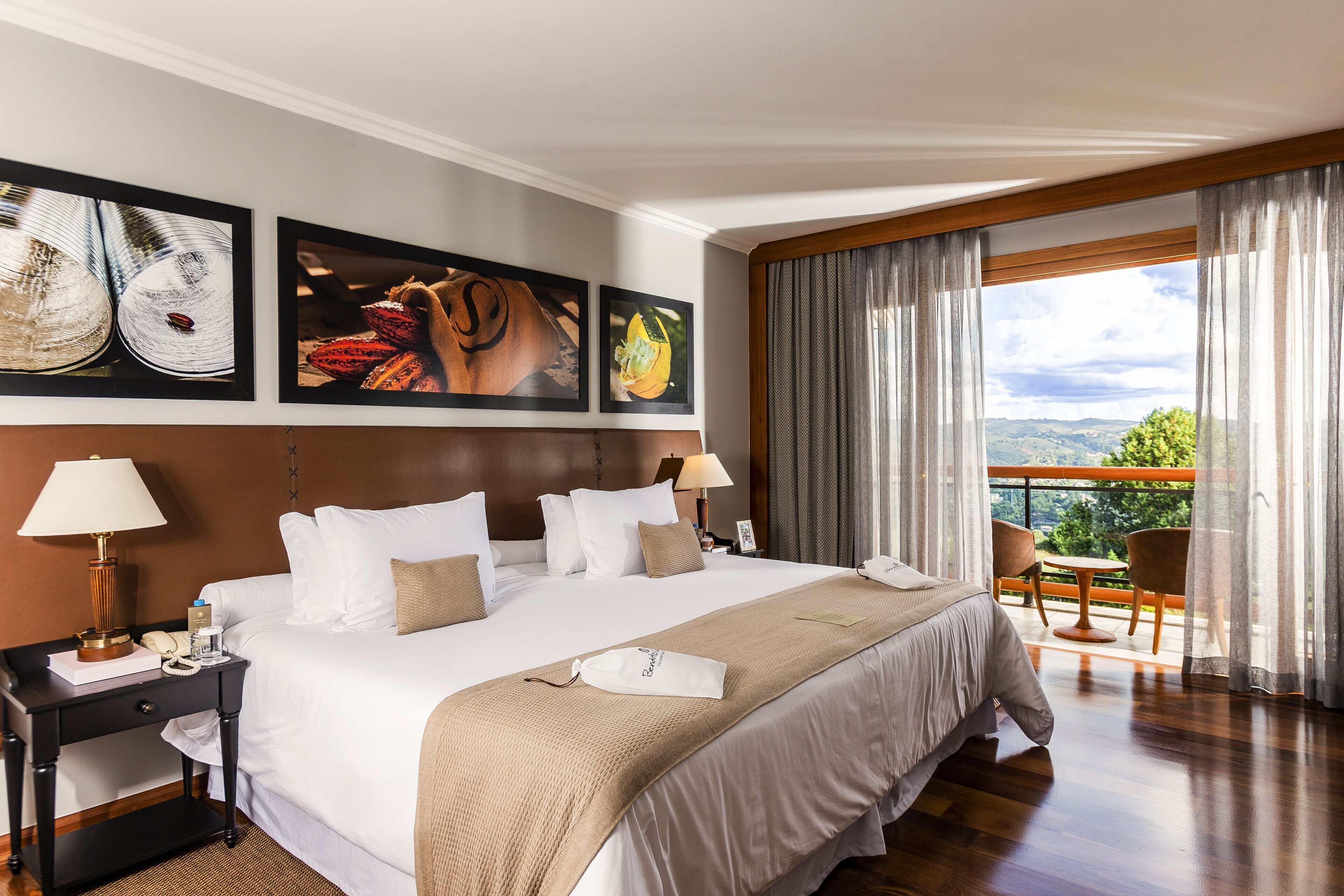 Ropa de cama de alta calidad y minibar 