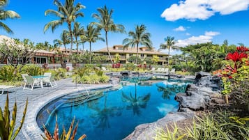 Rumah, Beberapa Tempat Tidur, pemandangan lapangan golf (Waikoloa Beach Villas E33) | Kolam renang | Sebuah kolam renang air hangat