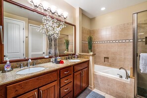独立别墅, 多张床, 高尔夫景观 (Waikoloa Beach Villas E33) | 浴室