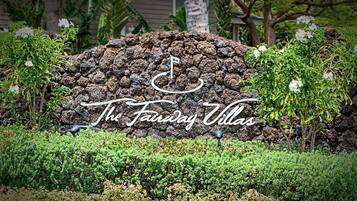 Rumah, 1 Tempat Tidur King, pemandangan danau (Fairway Villas Waikoloa O21) | Detail eksterior