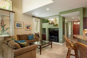 Villa, Multiple Beds, Golf View (Fairway Villas Waikoloa F6) | Living area