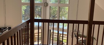 Lyxigt hus på avskilt 3. 8 tunnland, ekar på Manatee River, stora däck