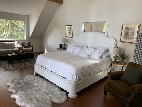 3 bedrooms, desk, iron/ironing board, free WiFi