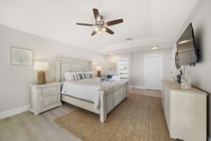 4 bedrooms, desk, iron/ironing board, travel crib - Oceanfront Home with Pool & Private Beach Walkover (Galveston)