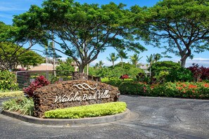 コンドミニアム キングベッド 1 台 ゴルフビュー (Waikoloa Beach Villas H32) | 施設の敷地