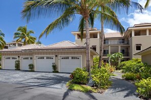 Casa, 1 cama de matrimonio grande, vistas al campo de golf (Waikoloa Beach Villas O2) | Entrada al alojamiento