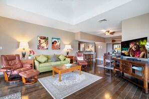 House, 1 King Bed with Sofa bed, Partial Ocean View (Vista Waikoloa B302) | Living room