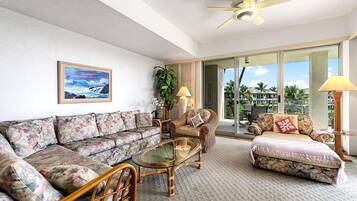 Condo, Multiple Beds, Partial Ocean View (Vista Waikoloa B206) | Living area | TV