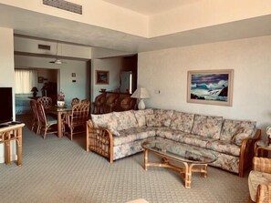 Condo, Multiple Beds, Partial Ocean View (Vista Waikoloa B206) | Living room
