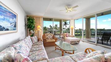 Condo, Multiple Beds, Partial Ocean View (Vista Waikoloa B206) | Living area | TV