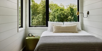 Premium bedding, in-room safe, individually decorated