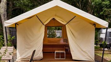 Kamer, toegankelijk voor rolstoelgebruikers (Adventure Tent) | Kameruitzicht