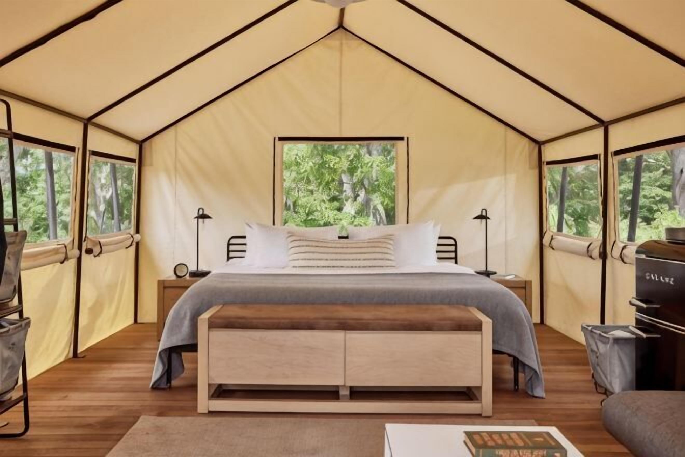 Premium bedding, in-room safe, individually decorated