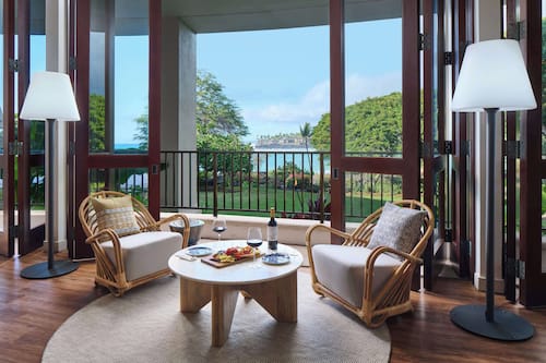 2 bars/lounges, poolside bar