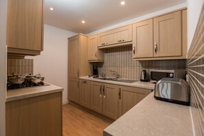 Fridge, microwave, oven, stovetop - Abbey Field Sycamore Apartment- By Catchpole Stays (Colchester)