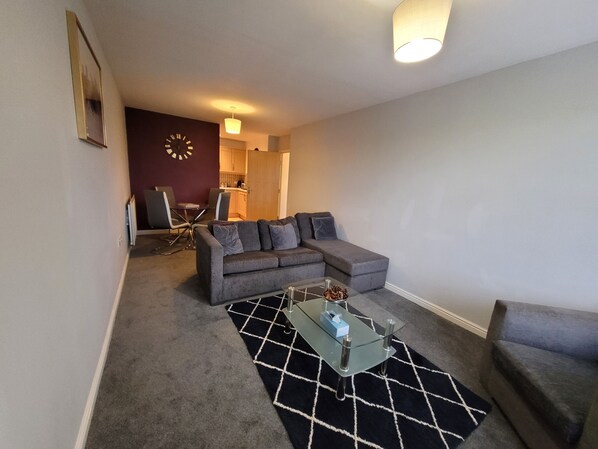 Smart TV - Abbey Field Sycamore Apartment- By Catchpole Stays (Colchester)