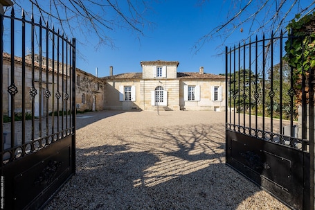 Property entrance. Domaine du chauvet