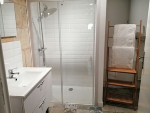 Departamento Confort | Baño | Regadera, regadera con hidromasaje, amenidades de baño gratuitas