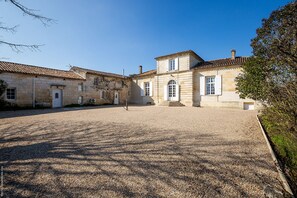 Exterior - Domaine du chauvet (Ambares-et-Lagrave)