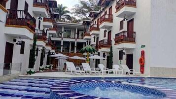 Kolam renang terbuka