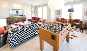 Game room - 7 East Austin (Austin)