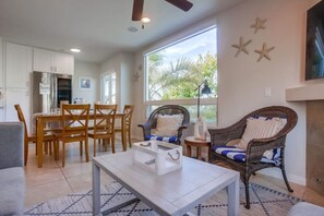 Dining - Paradise Isle in Mission Beach with A/C! (San Diego)