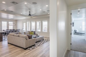 House, Multiple Beds (Hideaway On The 2nd Green) | Living room